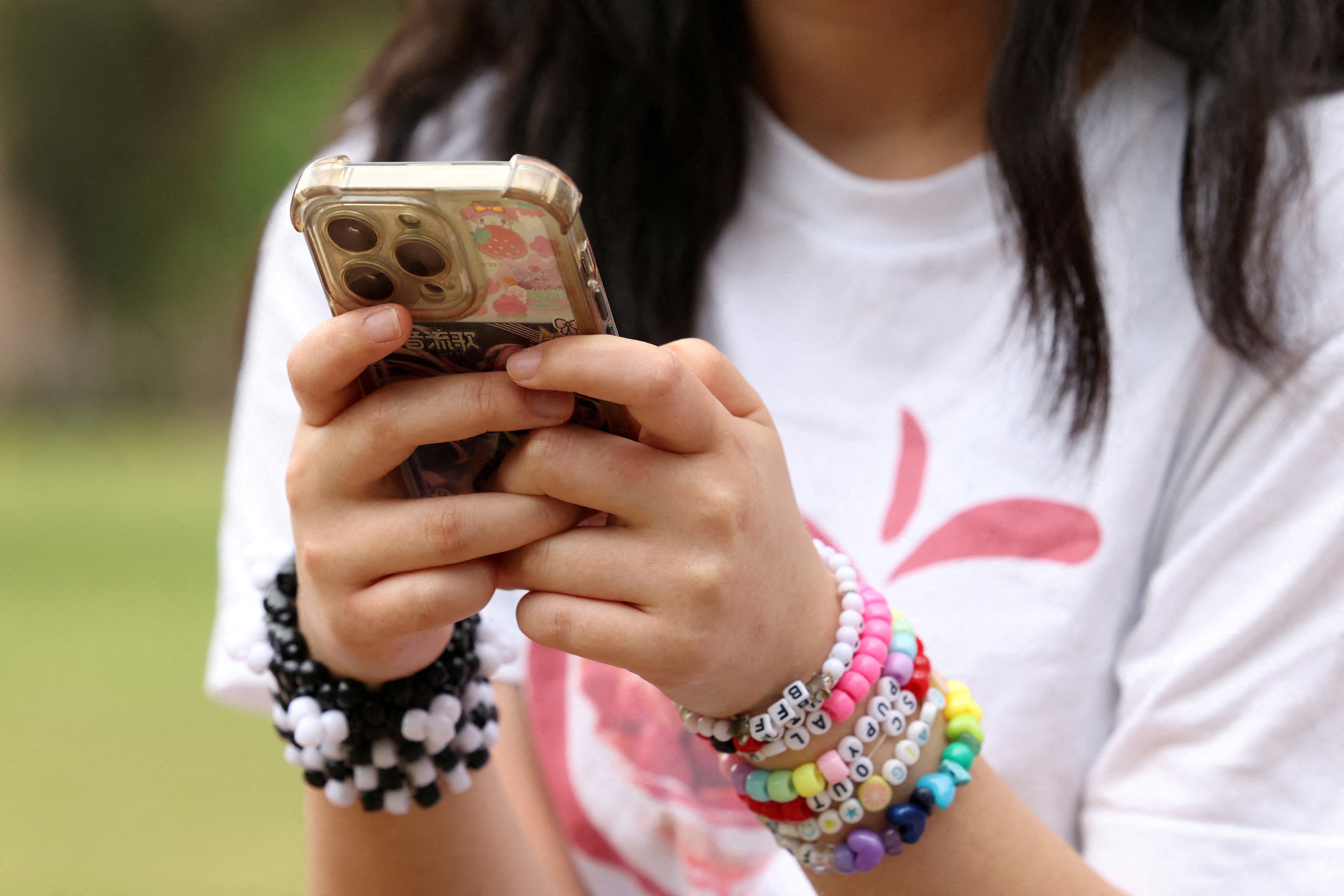 La Chambre des représentants des États-Unis approuve un projet de loi pour la protection des enfants sur les réseaux sociaux
